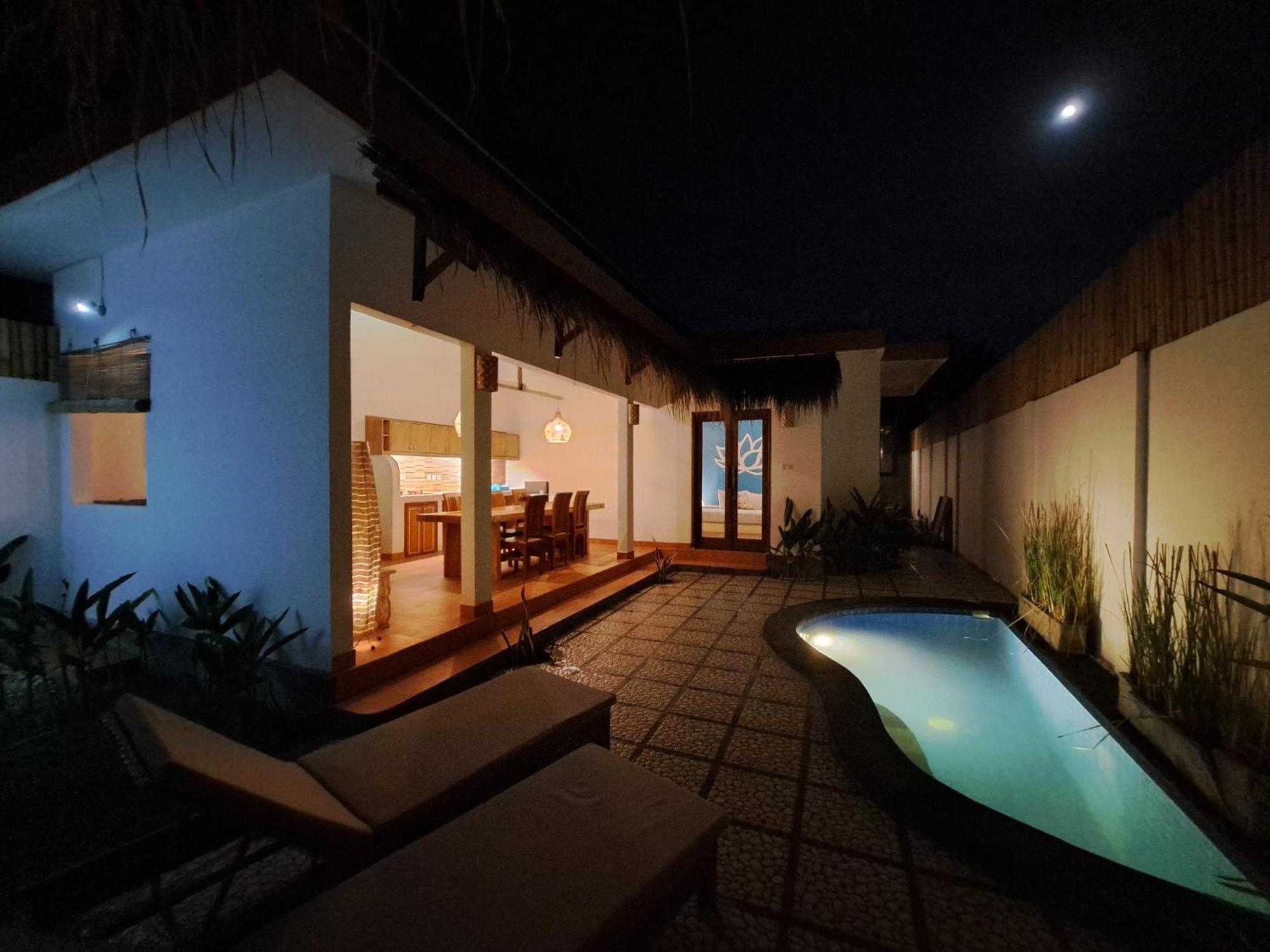 Golden Villa Gili Trawangan Room photo